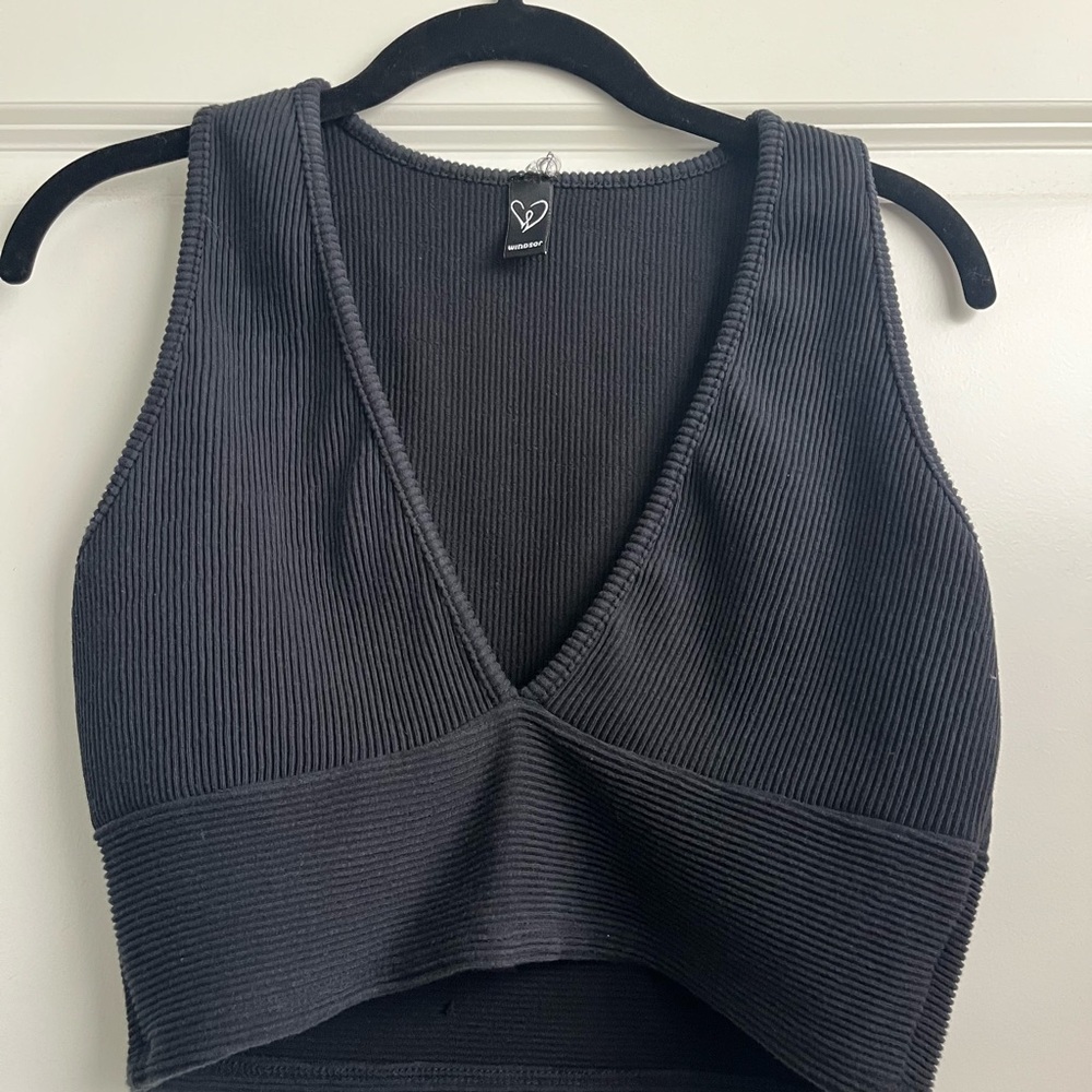 Ribbed V-Neck Cropped Tank Top - Black